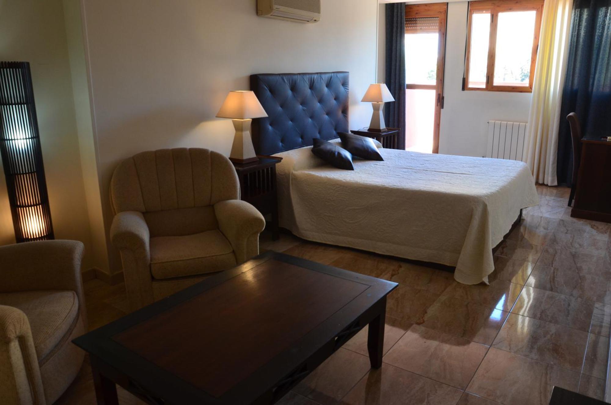 Hostal Mont Royal Alicante Exterior photo