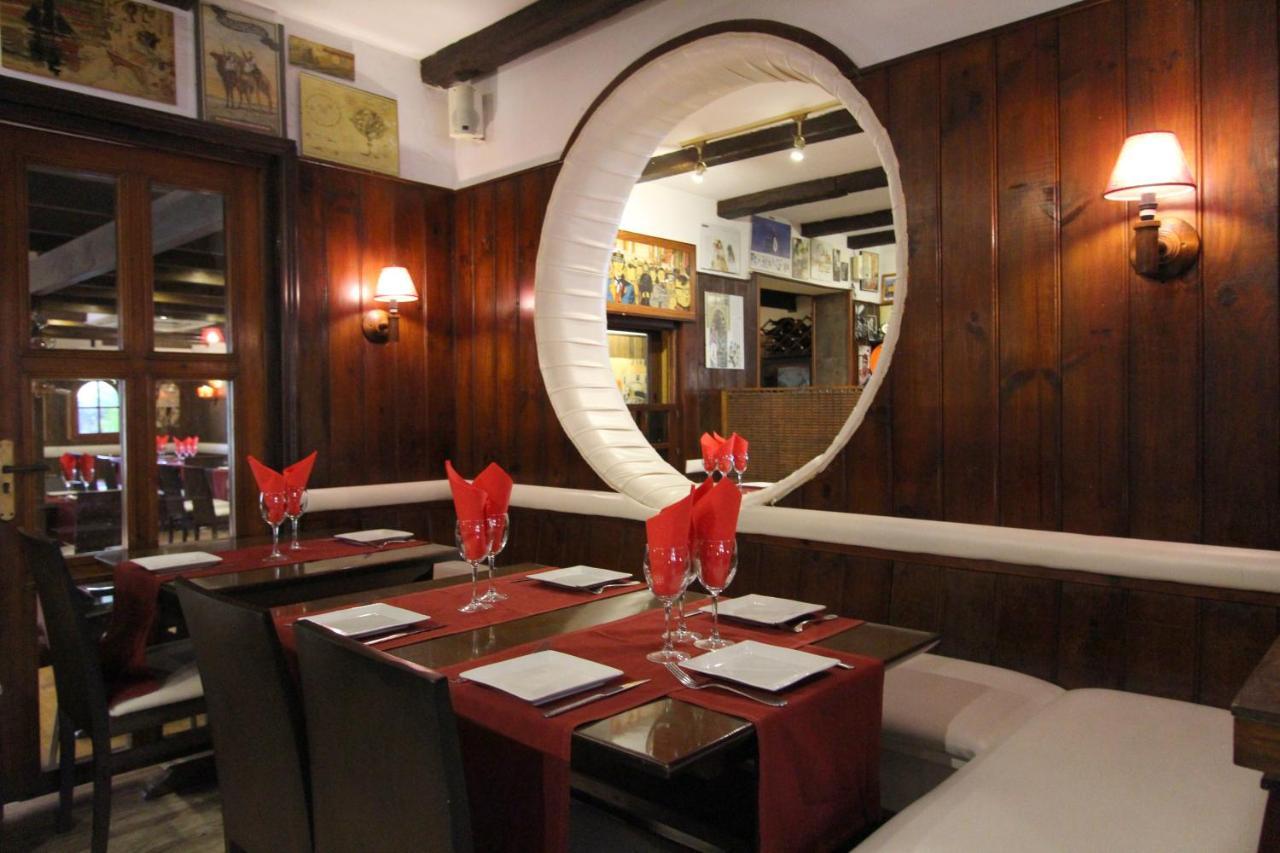 Hostal Mont Royal Alicante Exterior photo